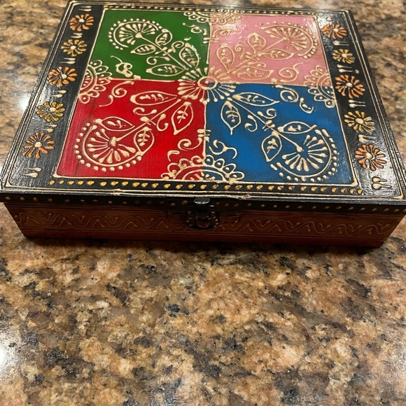 Hand painted trinket box. - Picture 1 of 7